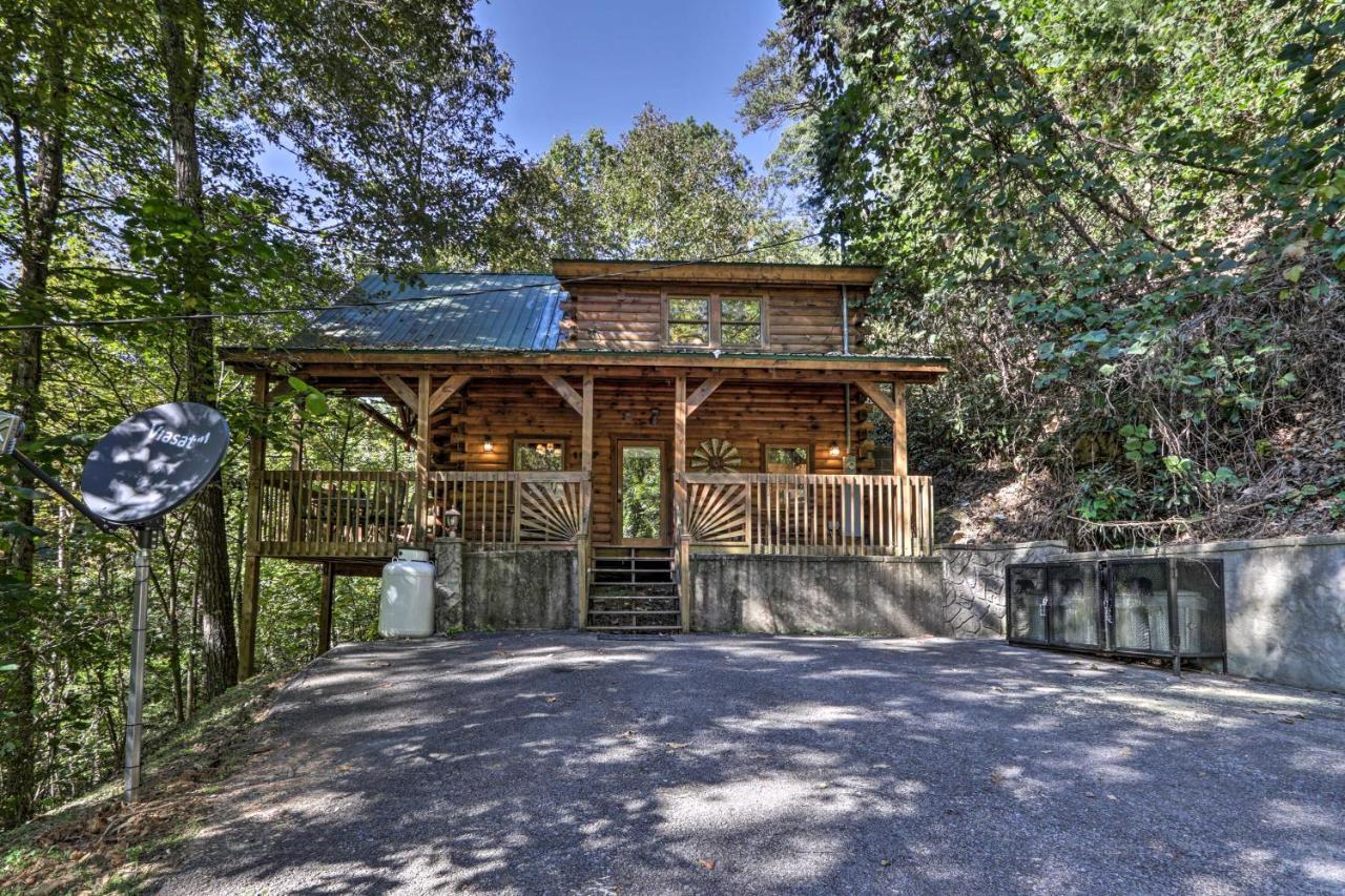 Cabin With Hot Tub And Deck, 3 Mi To Pigeon Forge Sevierville Extérieur photo
