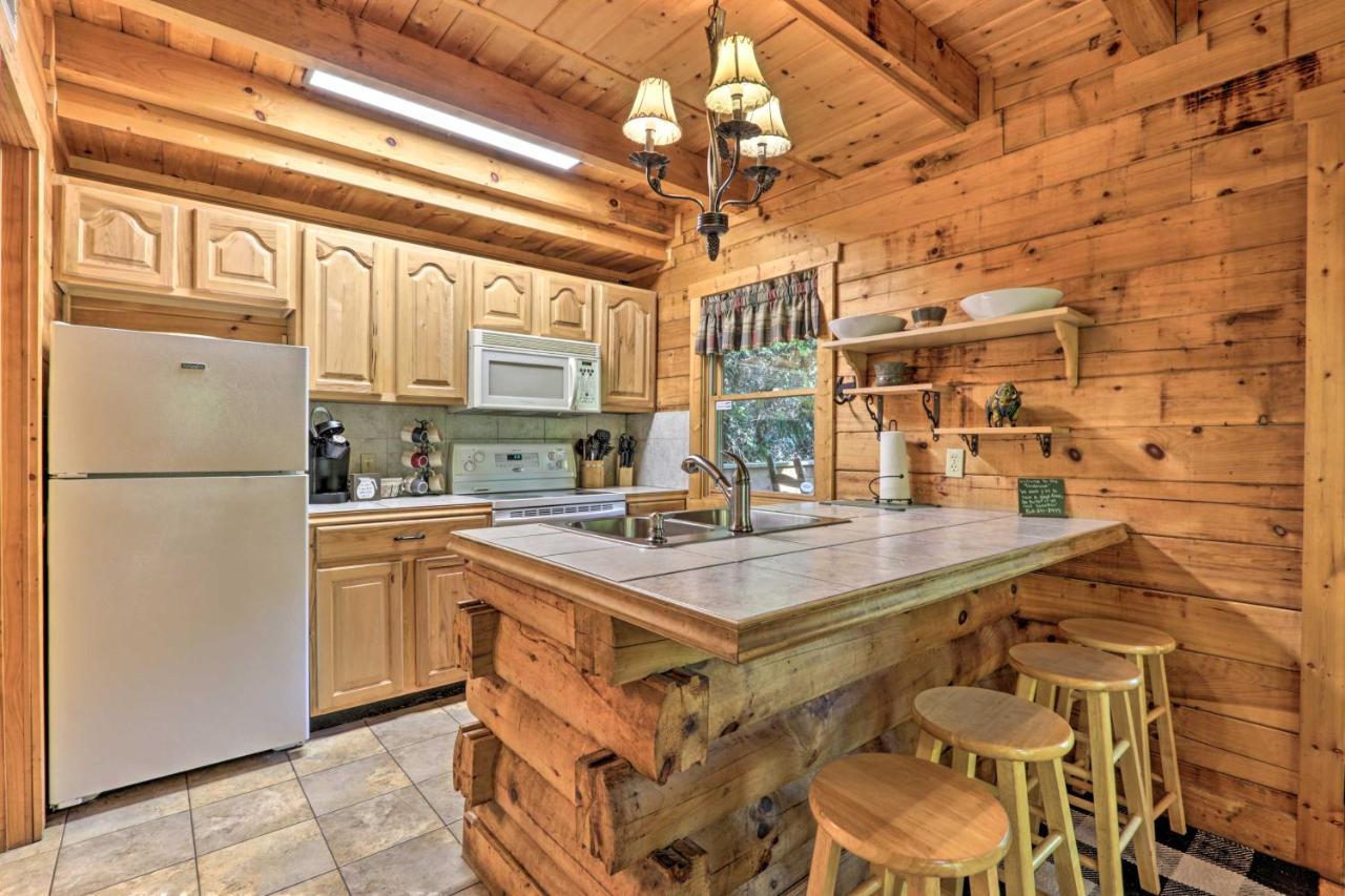 Cabin With Hot Tub And Deck, 3 Mi To Pigeon Forge Sevierville Extérieur photo