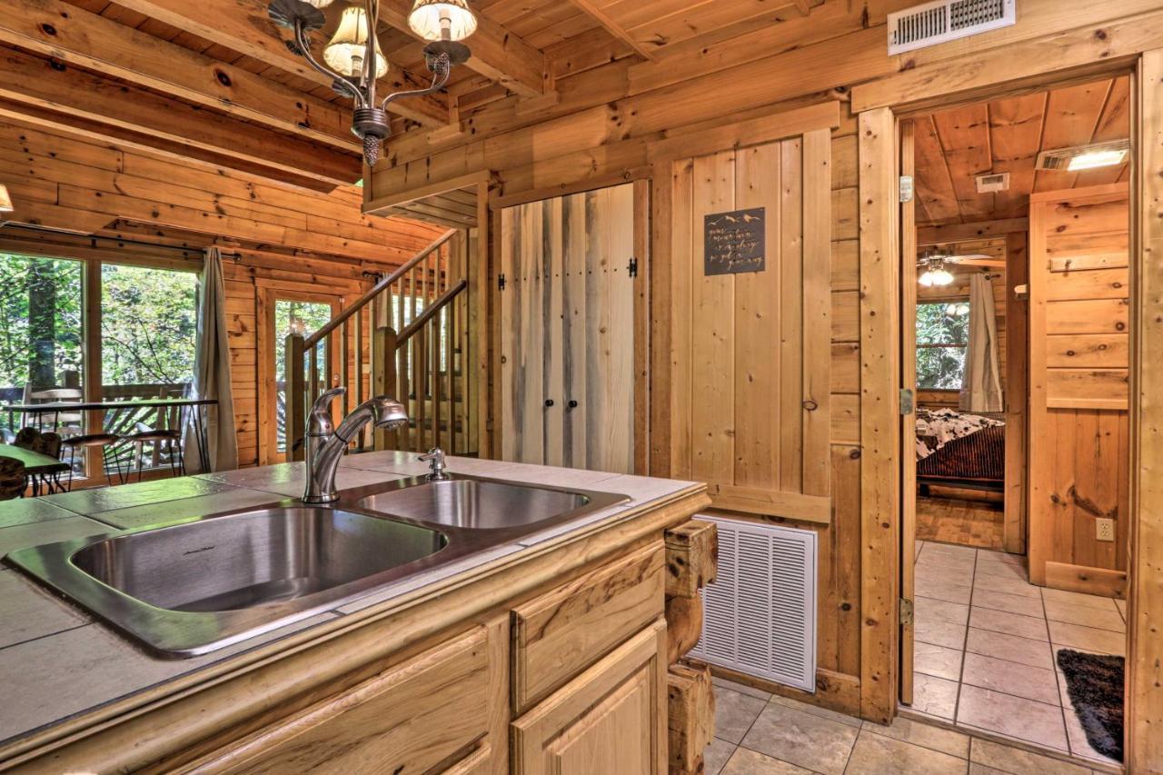 Cabin With Hot Tub And Deck, 3 Mi To Pigeon Forge Sevierville Extérieur photo