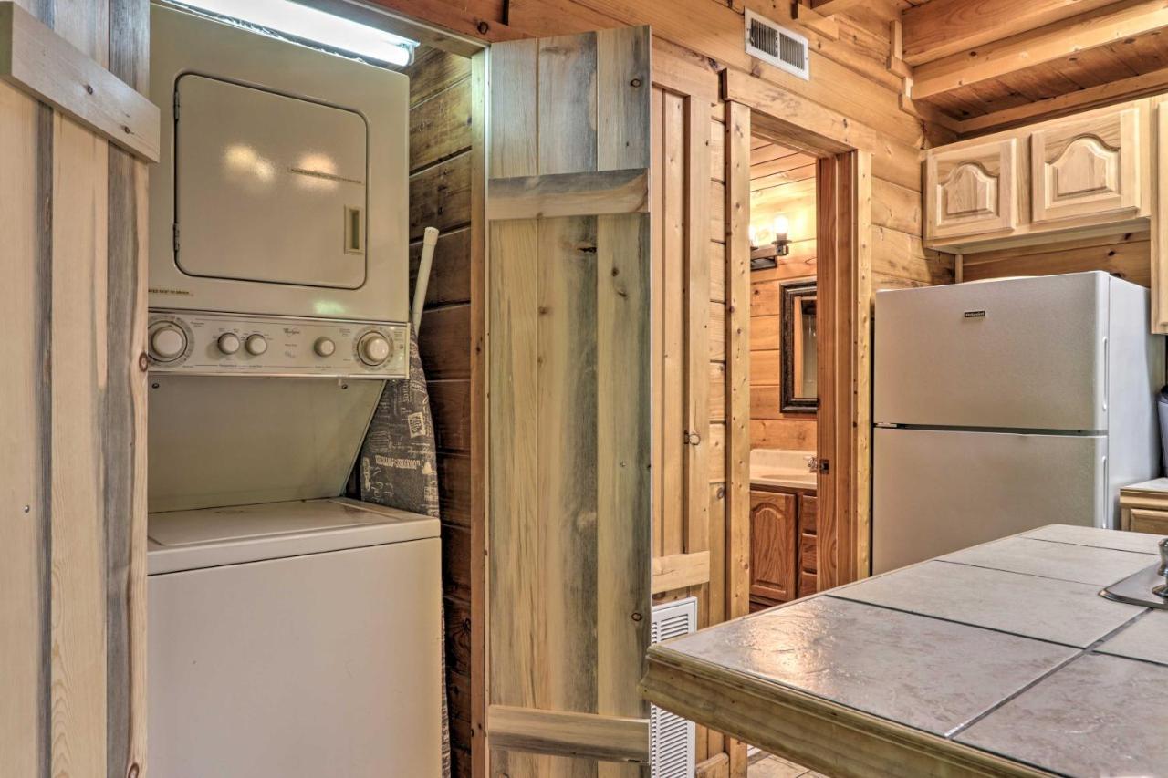 Cabin With Hot Tub And Deck, 3 Mi To Pigeon Forge Sevierville Extérieur photo