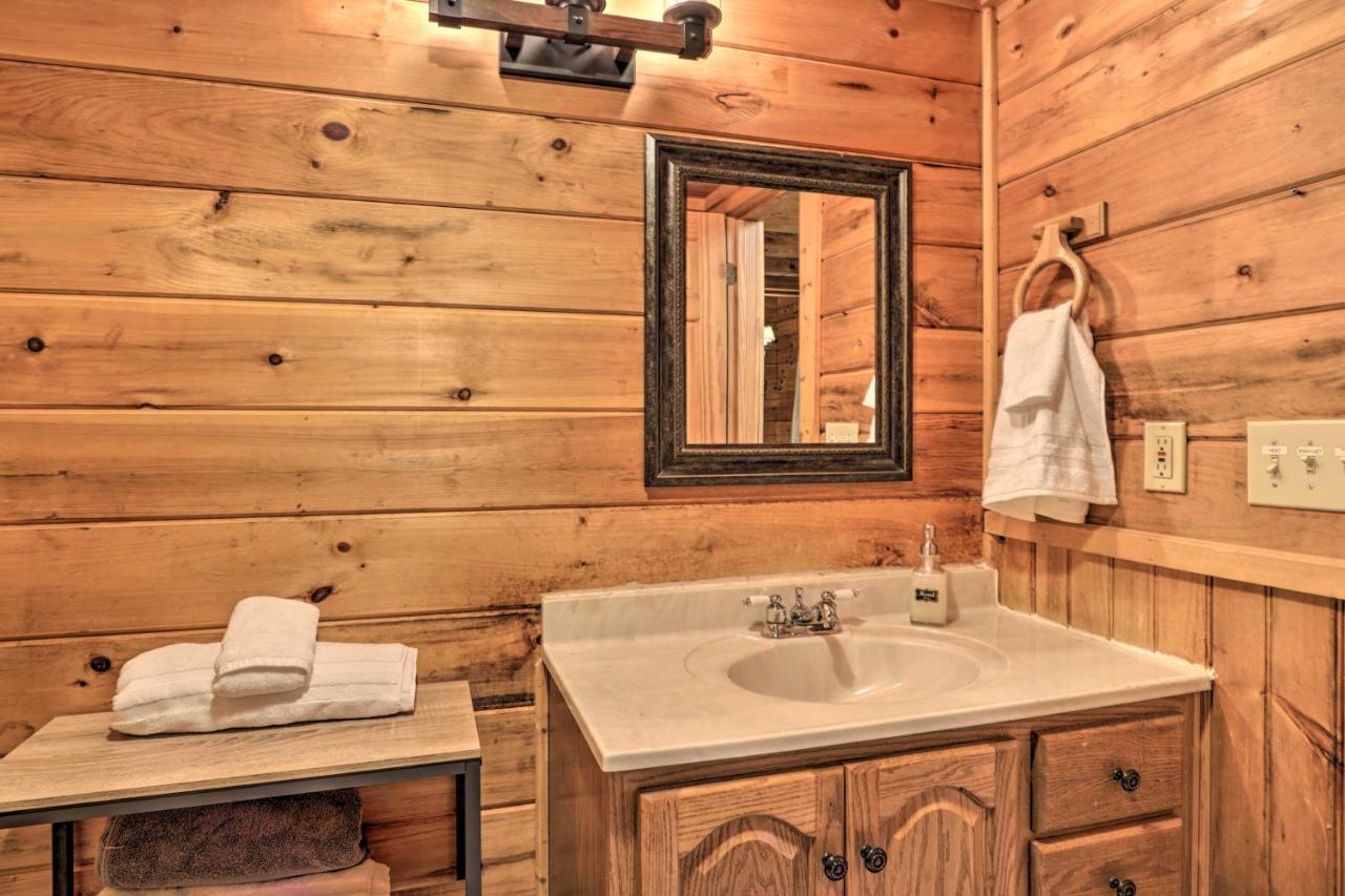 Cabin With Hot Tub And Deck, 3 Mi To Pigeon Forge Sevierville Extérieur photo