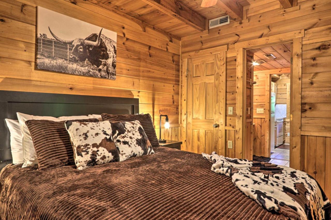Cabin With Hot Tub And Deck, 3 Mi To Pigeon Forge Sevierville Extérieur photo