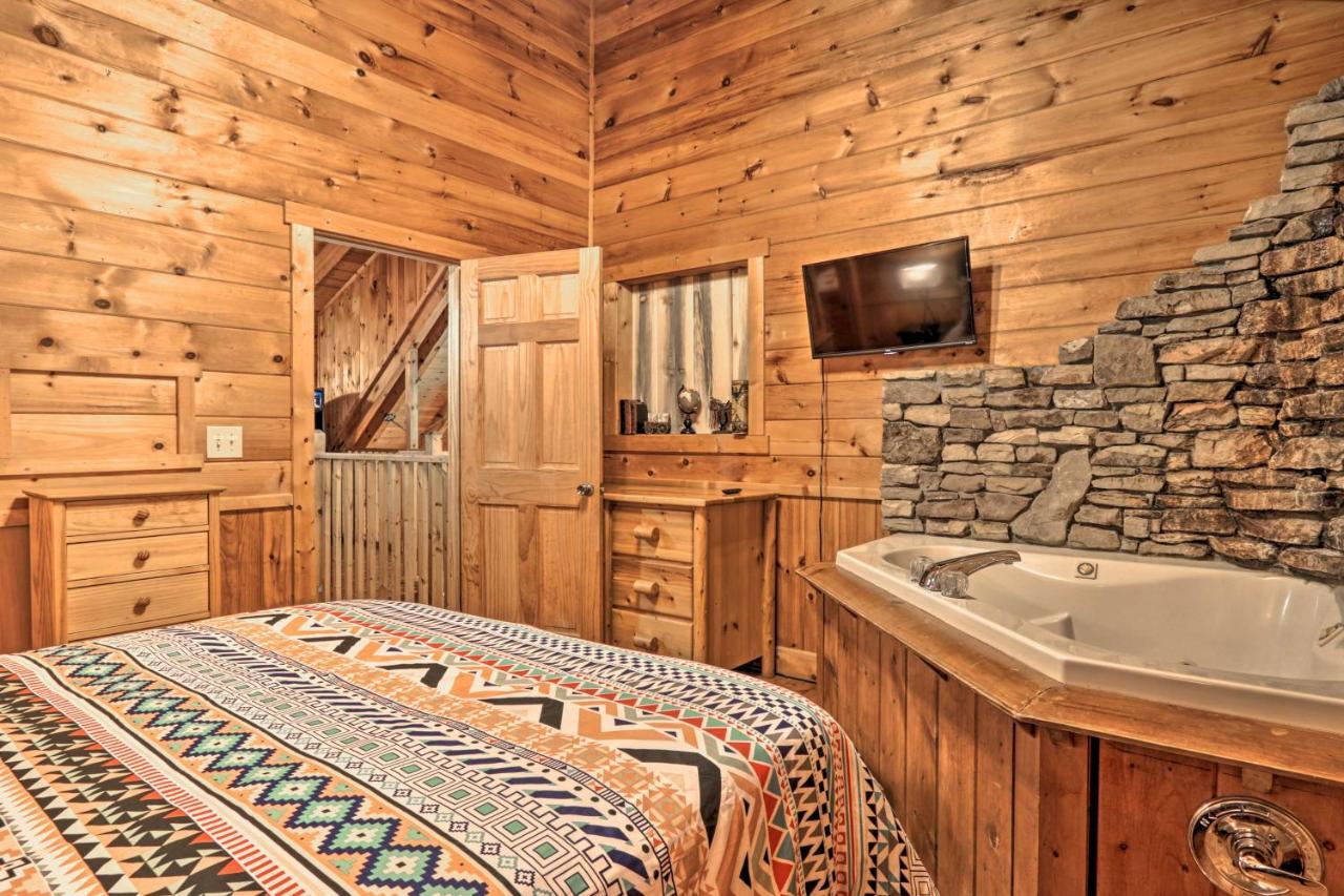 Cabin With Hot Tub And Deck, 3 Mi To Pigeon Forge Sevierville Extérieur photo